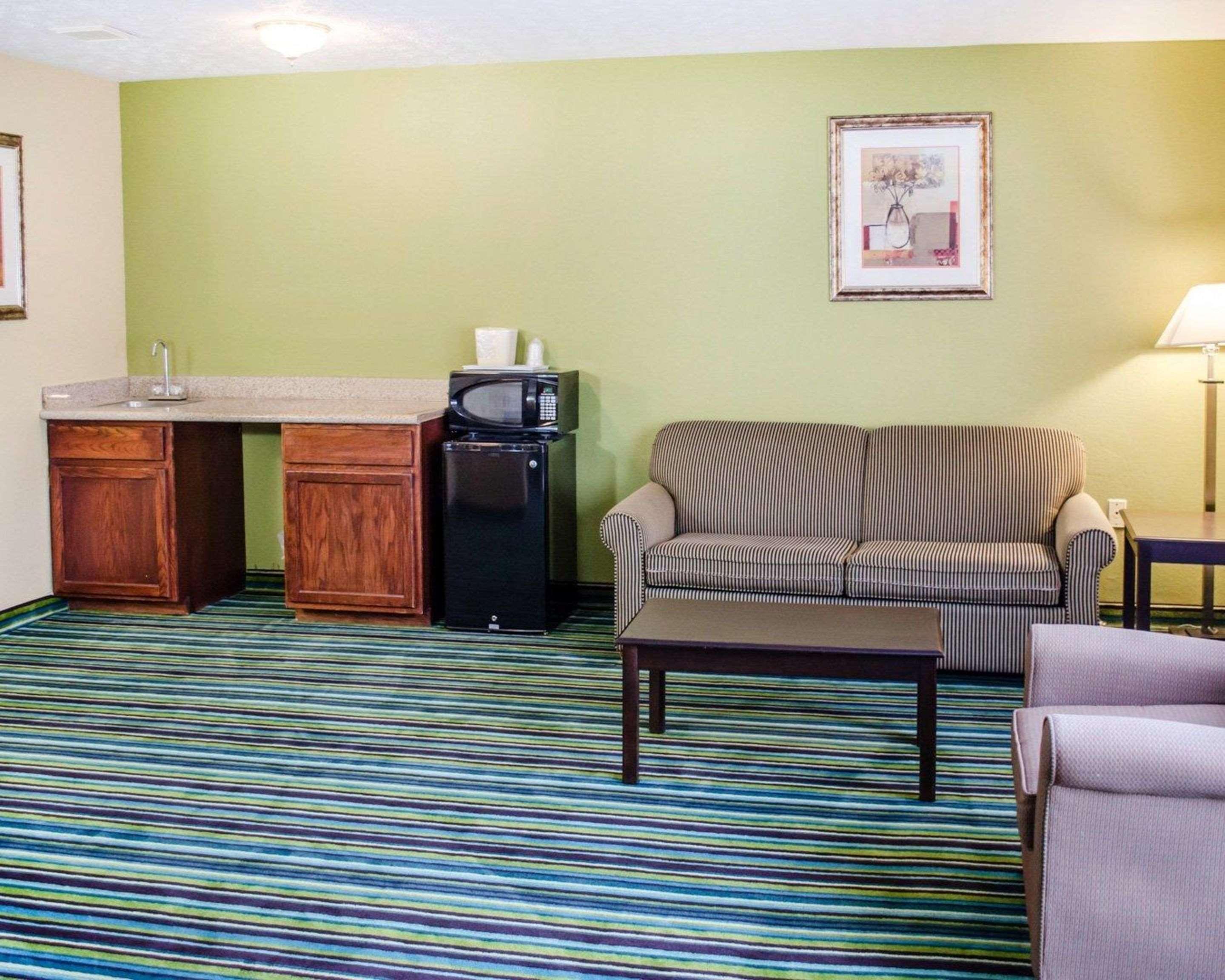 Quality Inn & Suites Medina - Akron West Экстерьер фото