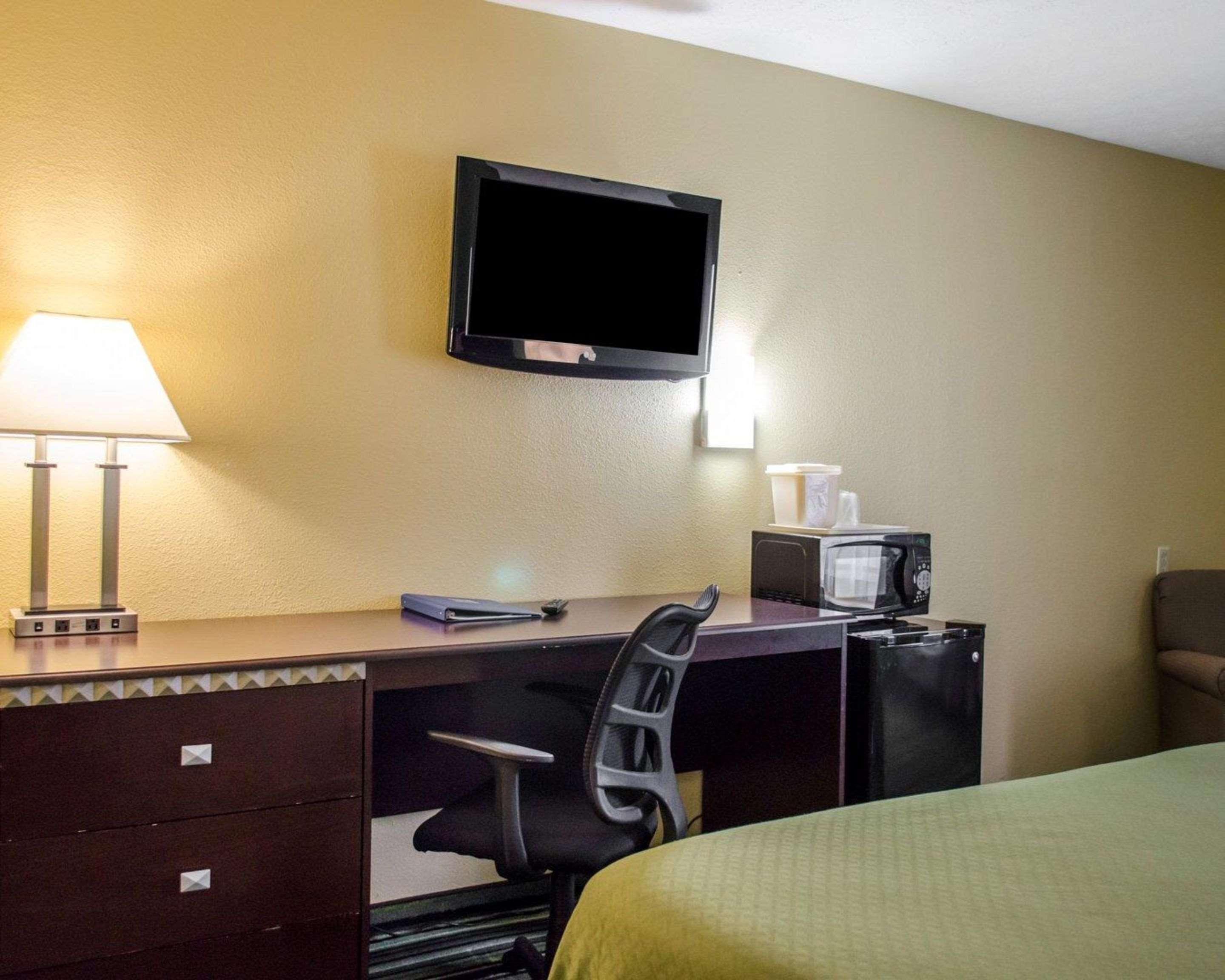 Quality Inn & Suites Medina - Akron West Экстерьер фото