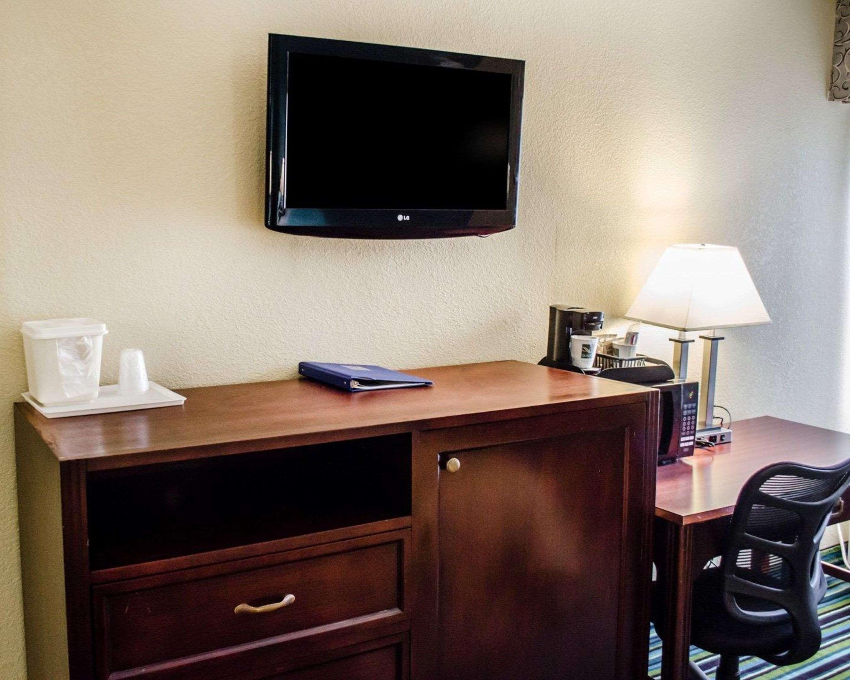 Quality Inn & Suites Medina - Akron West Экстерьер фото